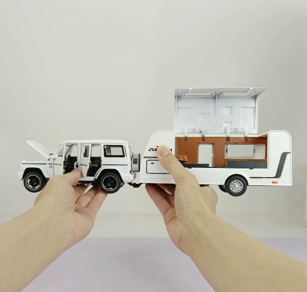 1:32 Diecast G-Wagon AMG, Jeep & LC 300 with Caravan – Collector’s Edition