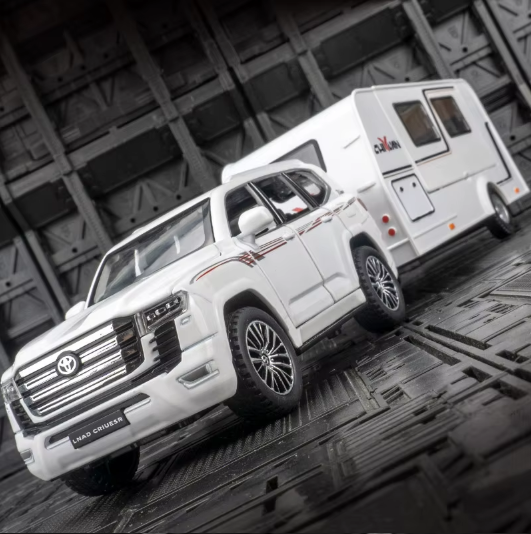 1:32 Diecast G-Wagon AMG, Jeep & LC 300 with Caravan – Collector’s Edition