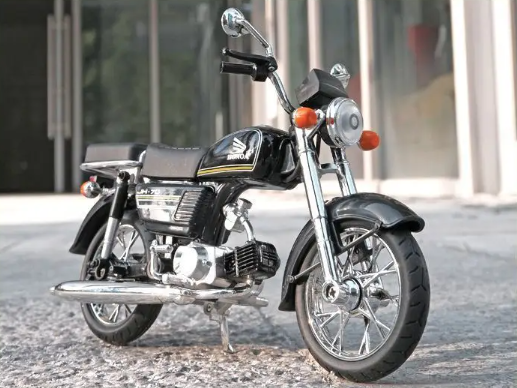 Die-Cast Honda 70cc Replica Motorcycle – 1:10 Scale Model